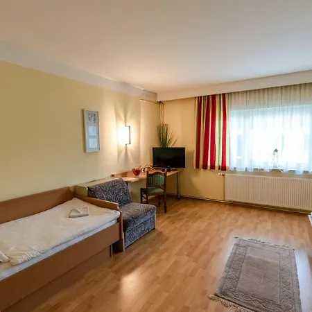 Konukevi Laminas Schmankerlstube Und Schlafstube *
